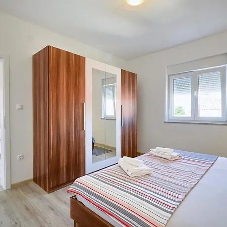 Alexandria Lägenhet Ližnjan