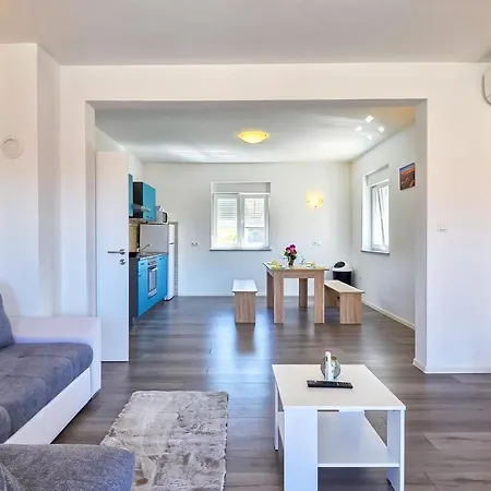 Lägenhet Alexandria Ližnjan